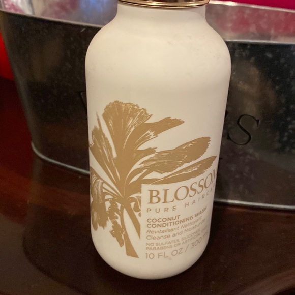Blossom hair care products - Picture 1 of 3
